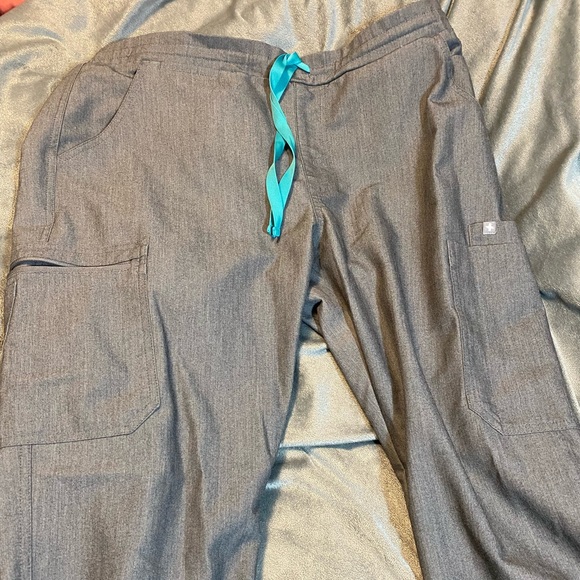 Figs Graphite Casma 3 pocket and Yola skinny set - Picture 3 of 6